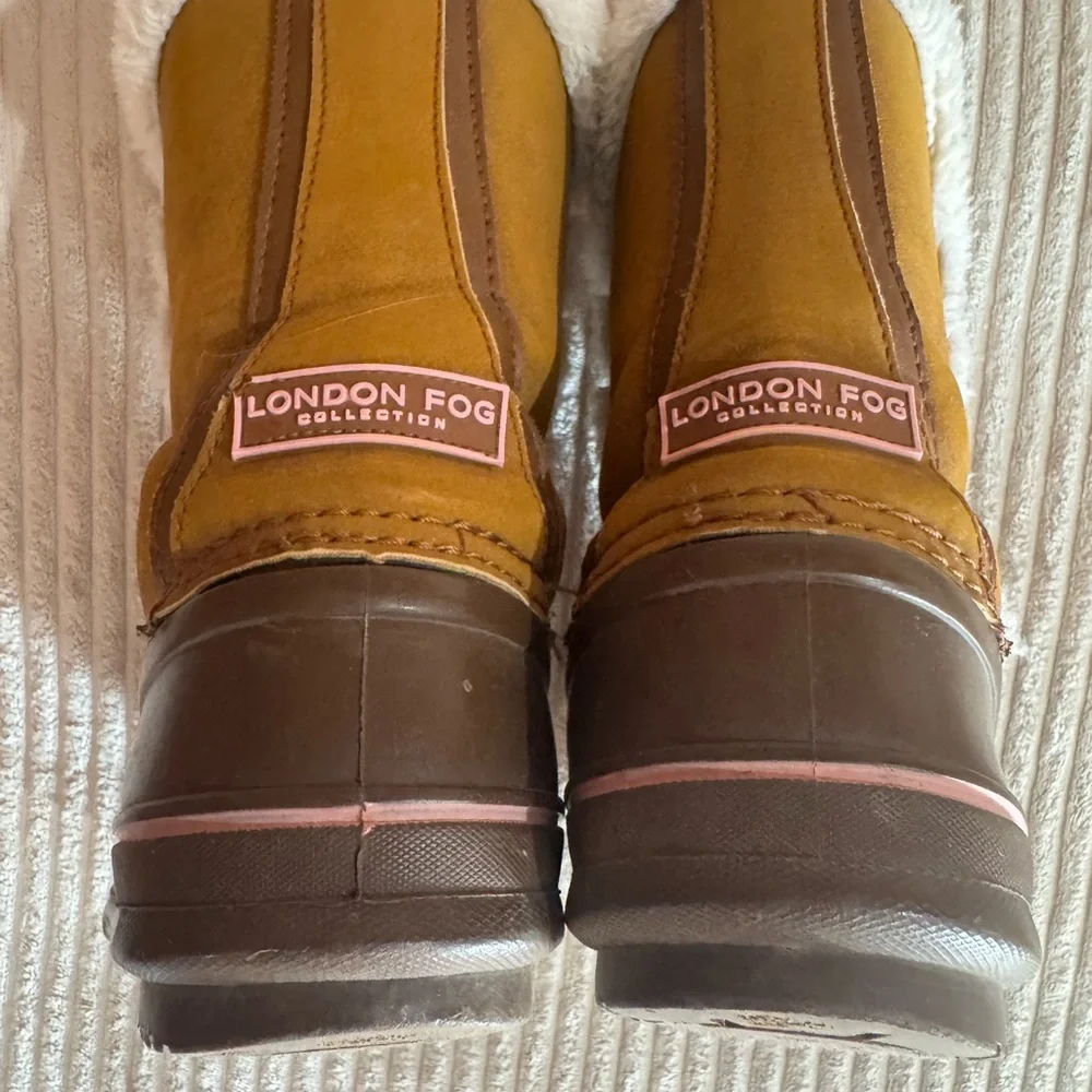 London Fog  Girls Size 2 Winter Snow‎ Boots Faux Fur Lined Excellent Condition